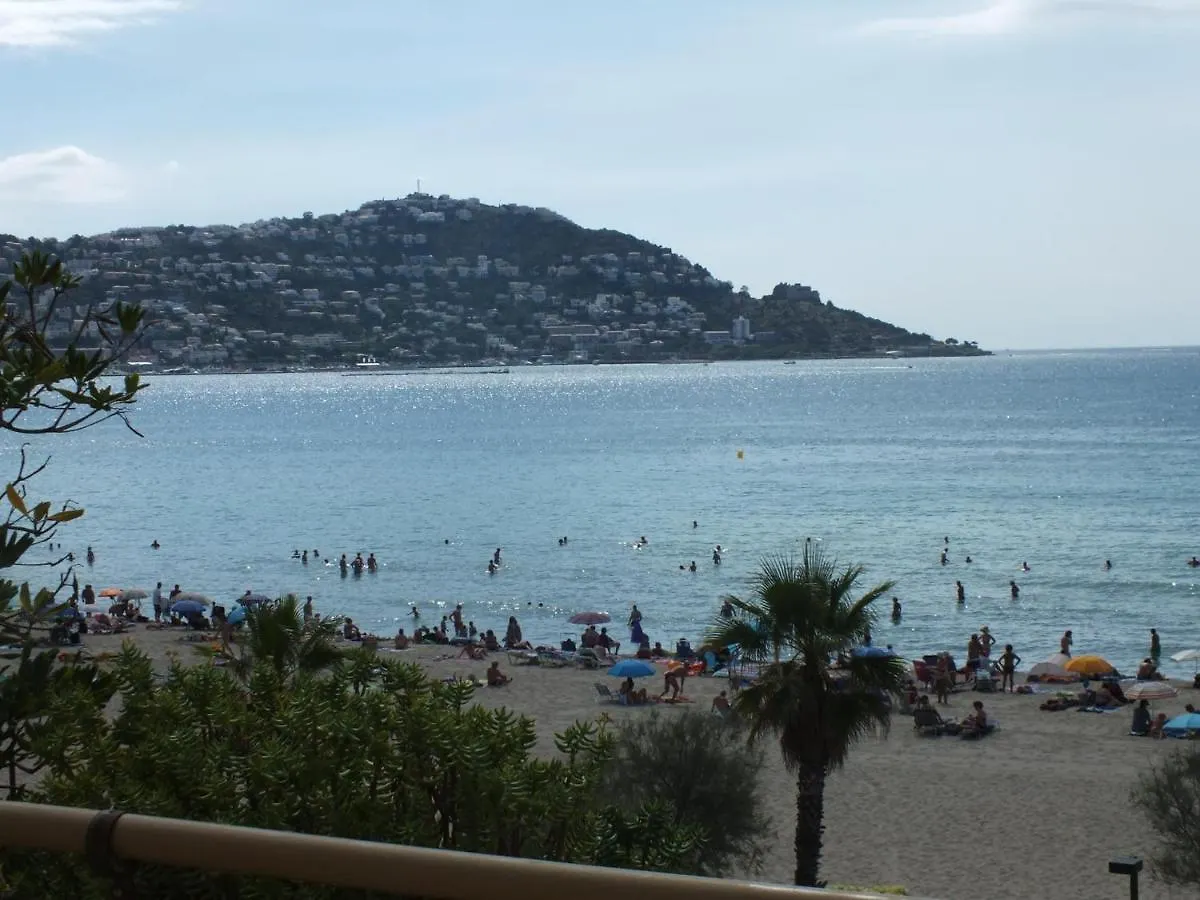 Apartamento En Primera Linea De Mar Con Terraza Y Piscina En Rosas, Santa Margarita - Es-204-38 Apartment